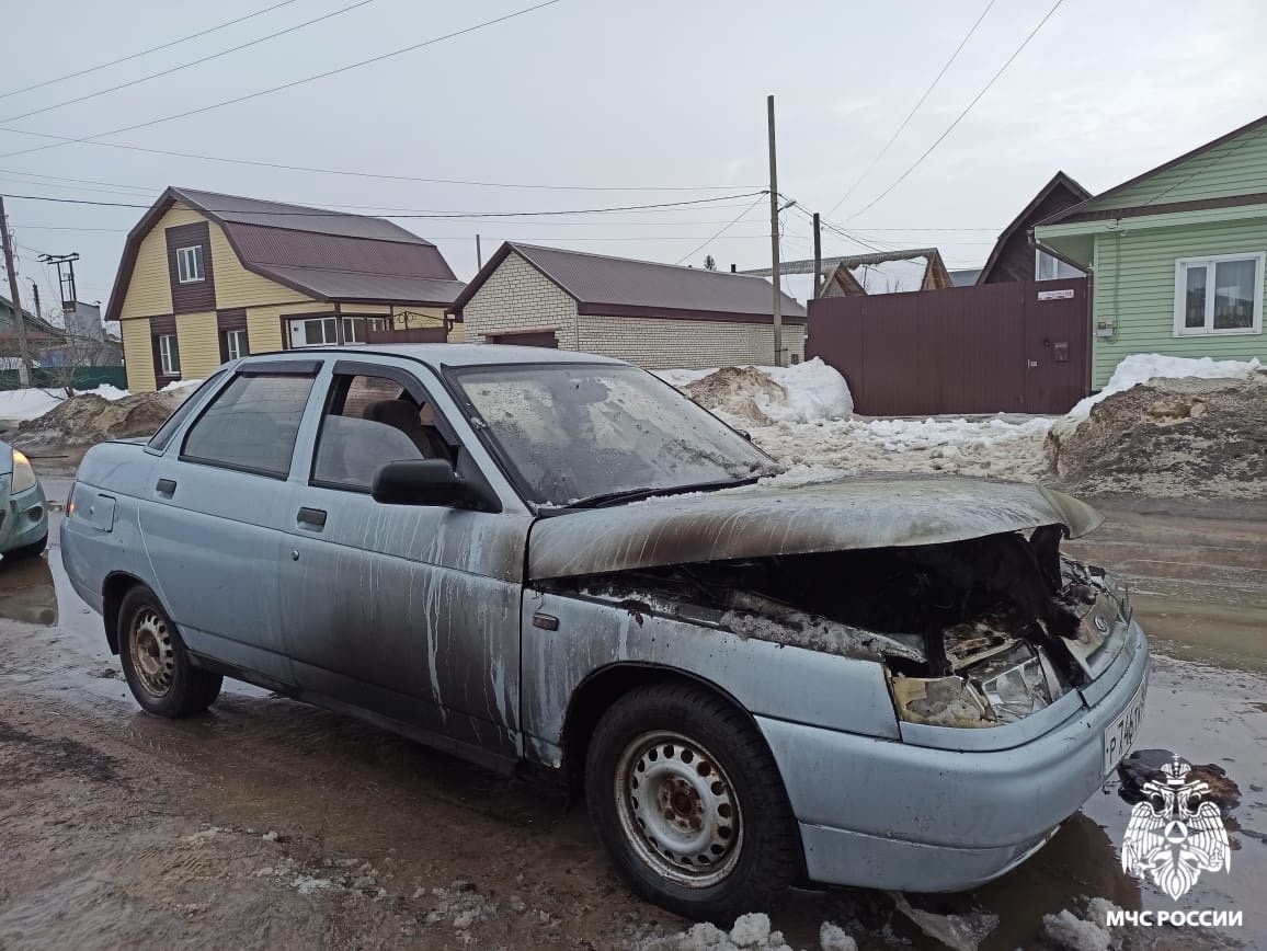 В Кузнецке на улице Чкалова огонь охватил «ВАЗ 2110»