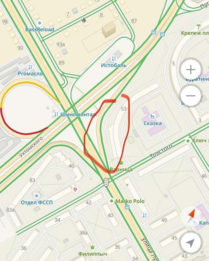 В Пензе таксист едва не перевернулся из-за двух ям и снега