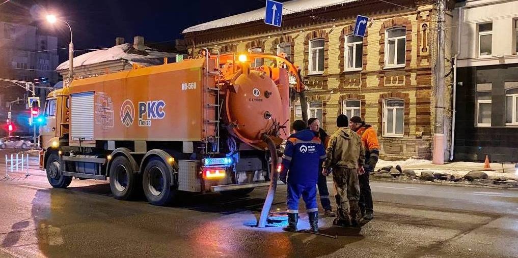 В Пензе 5 дней подряд ликвидируют вонючий потоп на улице Суворова