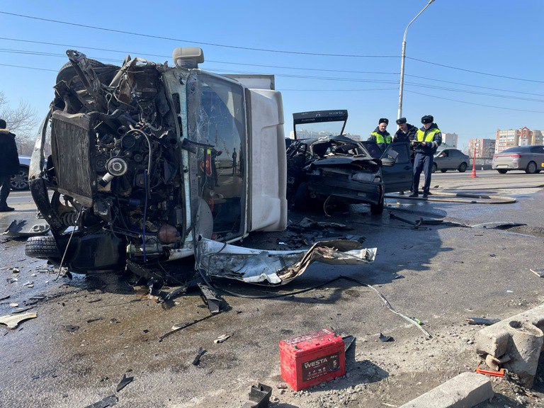 В Пензе в ДТП с грузовиком травмы получили трое мужчин