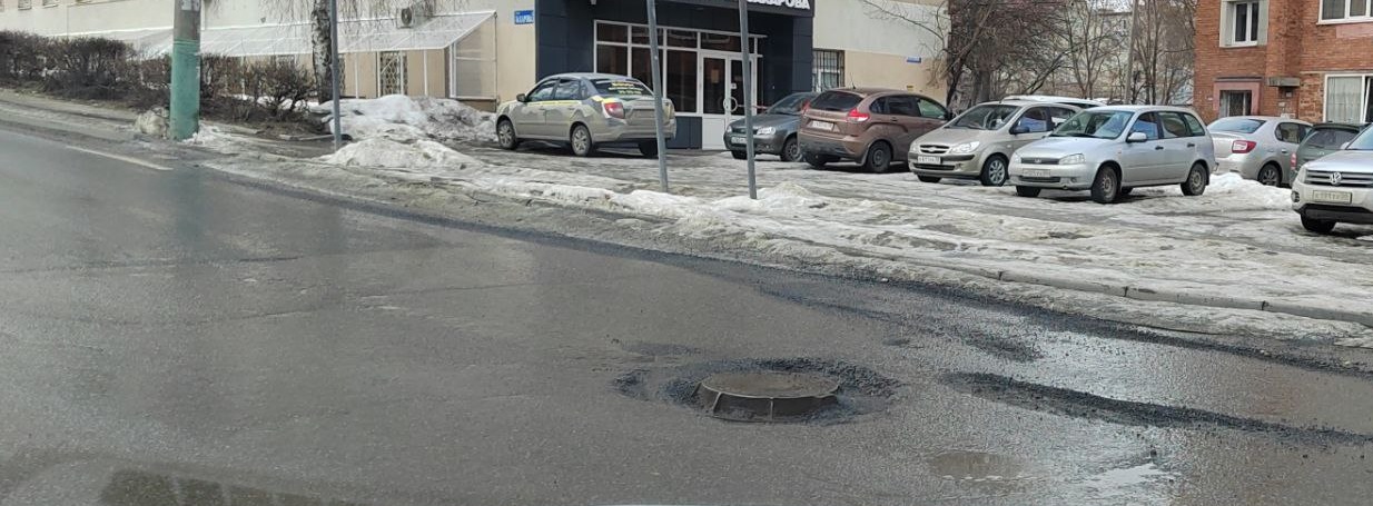 Пензенцы массово жалуются на провалившиеся по весне люки