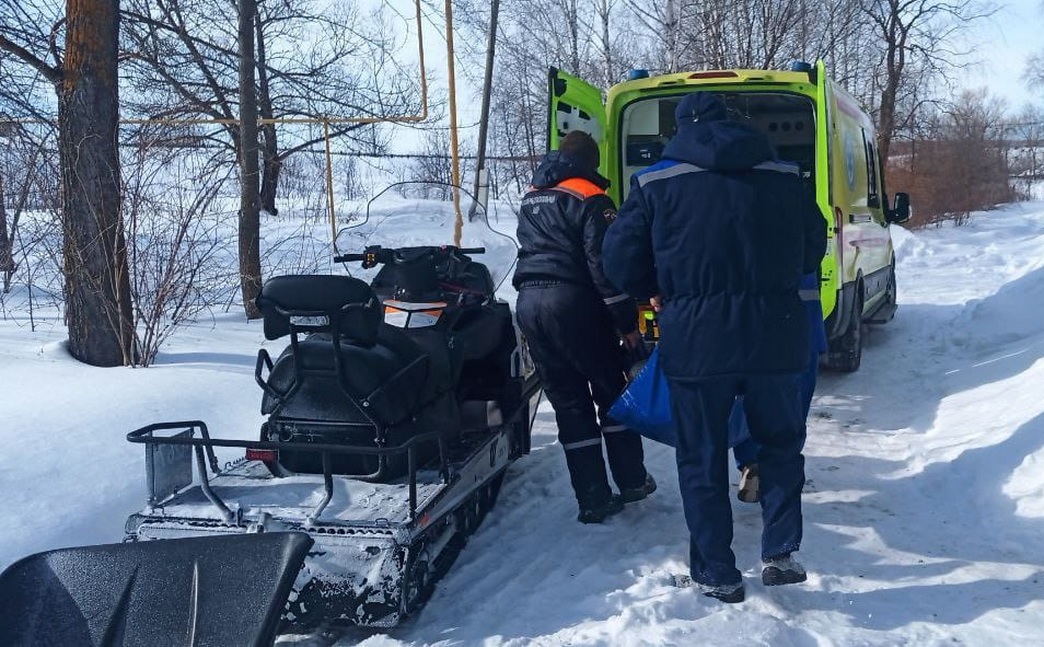 На Сурском водохранилище спасатели помогли рыбаку с сердечным приступом