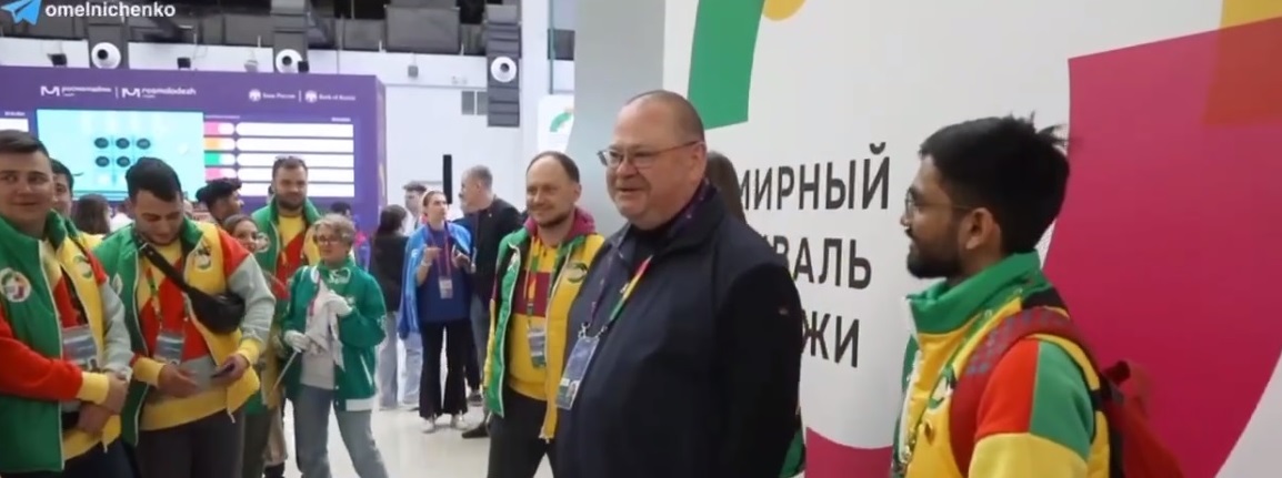 Олег Мельниченко поддержал пензенцев на Фестивале молодежи в Сочи