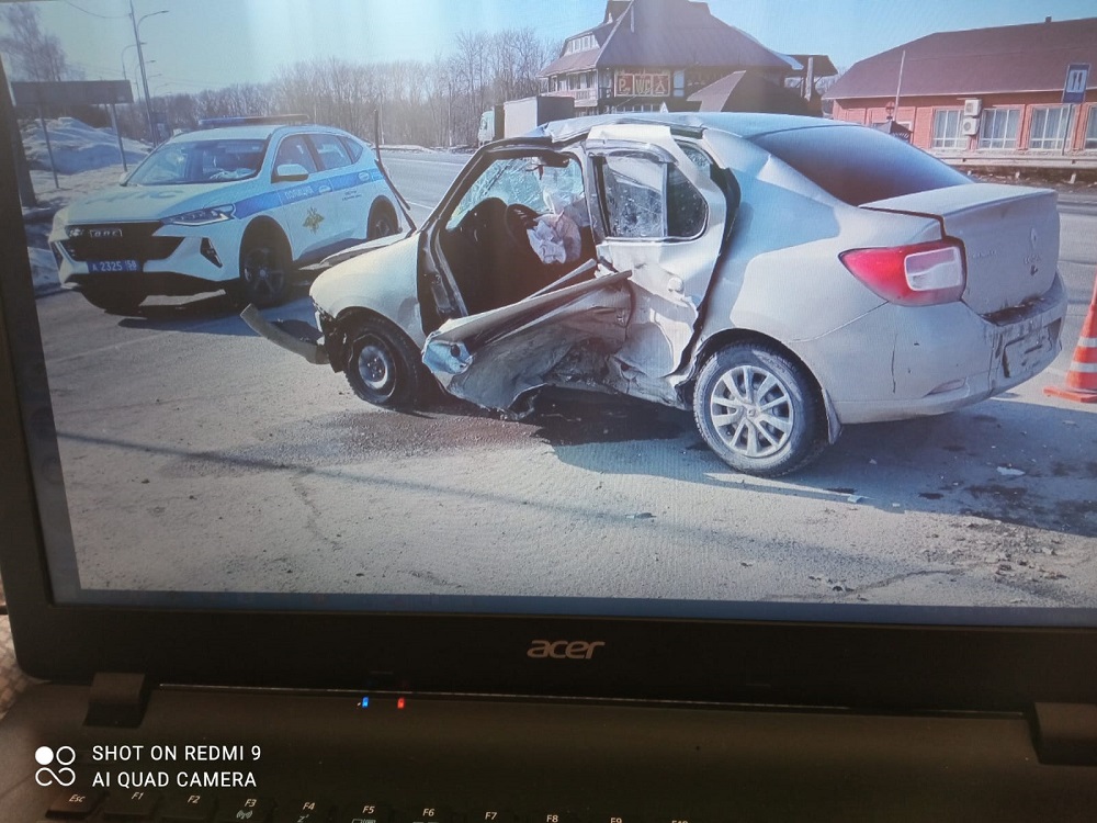 В Кузнецке два человека в тяжелом состоянии после жесткого ДТП