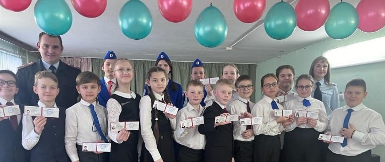 В Пензе юным инспекторам движения вручили удостоверения