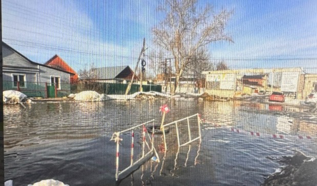 Затопило улицу: в Терновке люди не могу выйти из дома