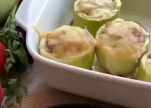 Кабачки с рисом, грибами и сырной корочкой