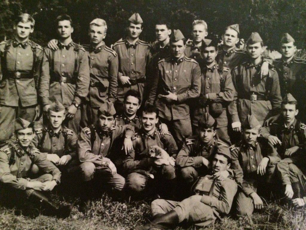 Олег Мельниченко поделился фото в курсантских погонах и поздравил Росгвардию с праздником