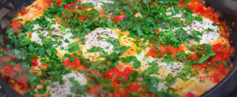 Самая вкусная ароматная израильская яичница