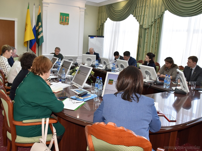 В Пензе ищут решения для устранения потопа у школы №77