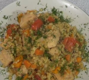 Булгур с курицей и овощной смесью