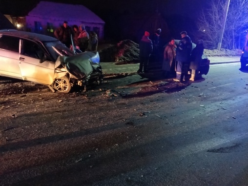 В Бессоновском районе очевидцы помогли пострадавшим в ДТП выбраться из авто