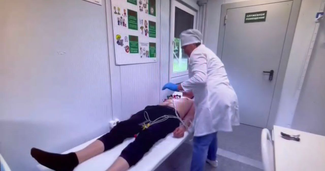 В Мокшанском районе мобильная бригада медиков провела диспансеризацию на предприятии