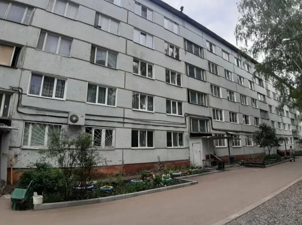 В Пензе женщина упала в погреб под балконом