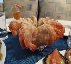 Лангустины в кляре со сладким соусом