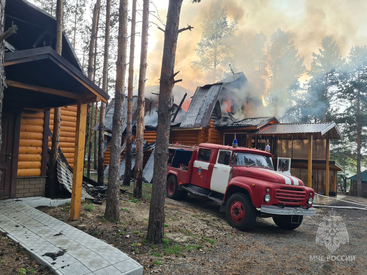 Утром в Городищенском районе загорелся деревянный дом