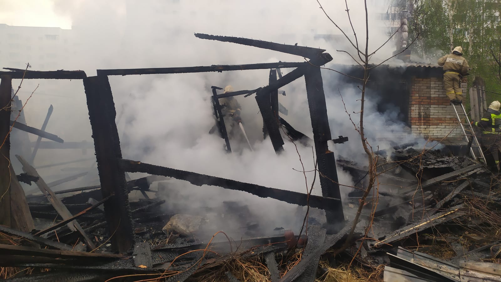 Появились фото с места пожара в Пензе на улице Нестерова