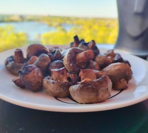 Маринованные шампиньоны с горчицей, чесноком и соевым соусом