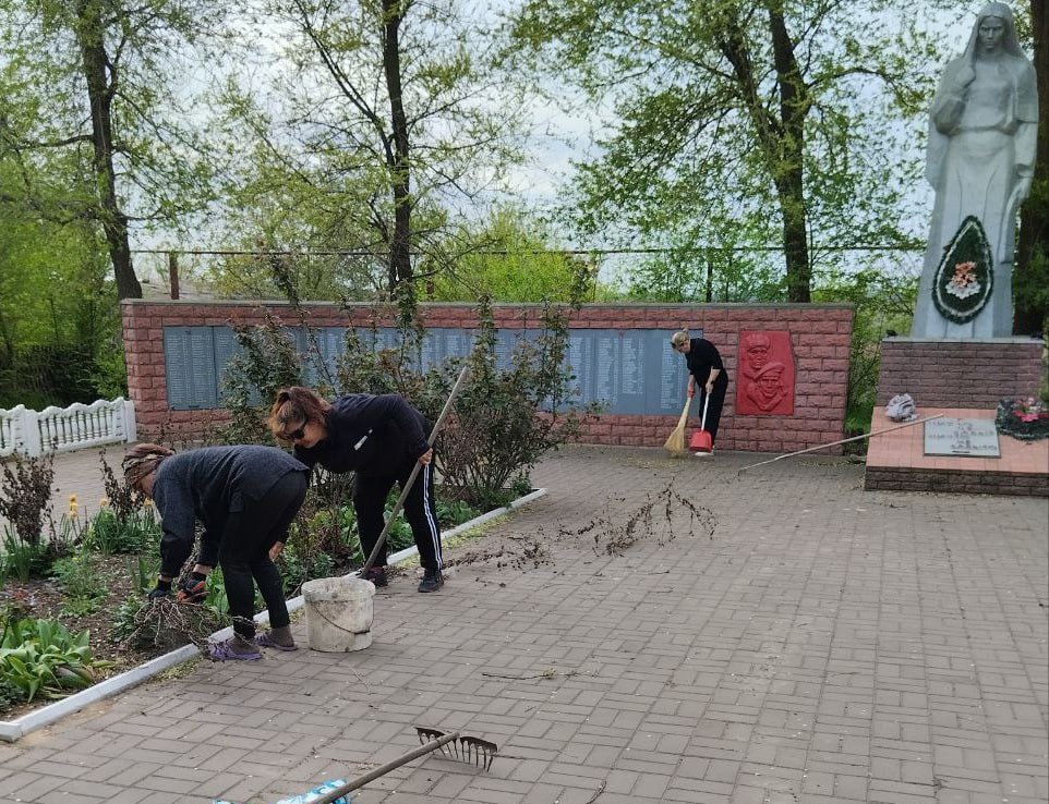 В Токмаке привели в порядок памятники военной истории