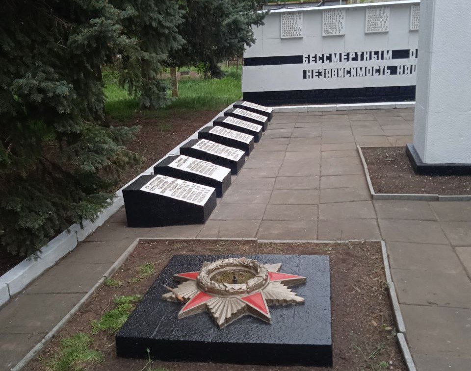 Шефы Пензенской области помогли Токмаку в благоустройстве памятников ВОВ