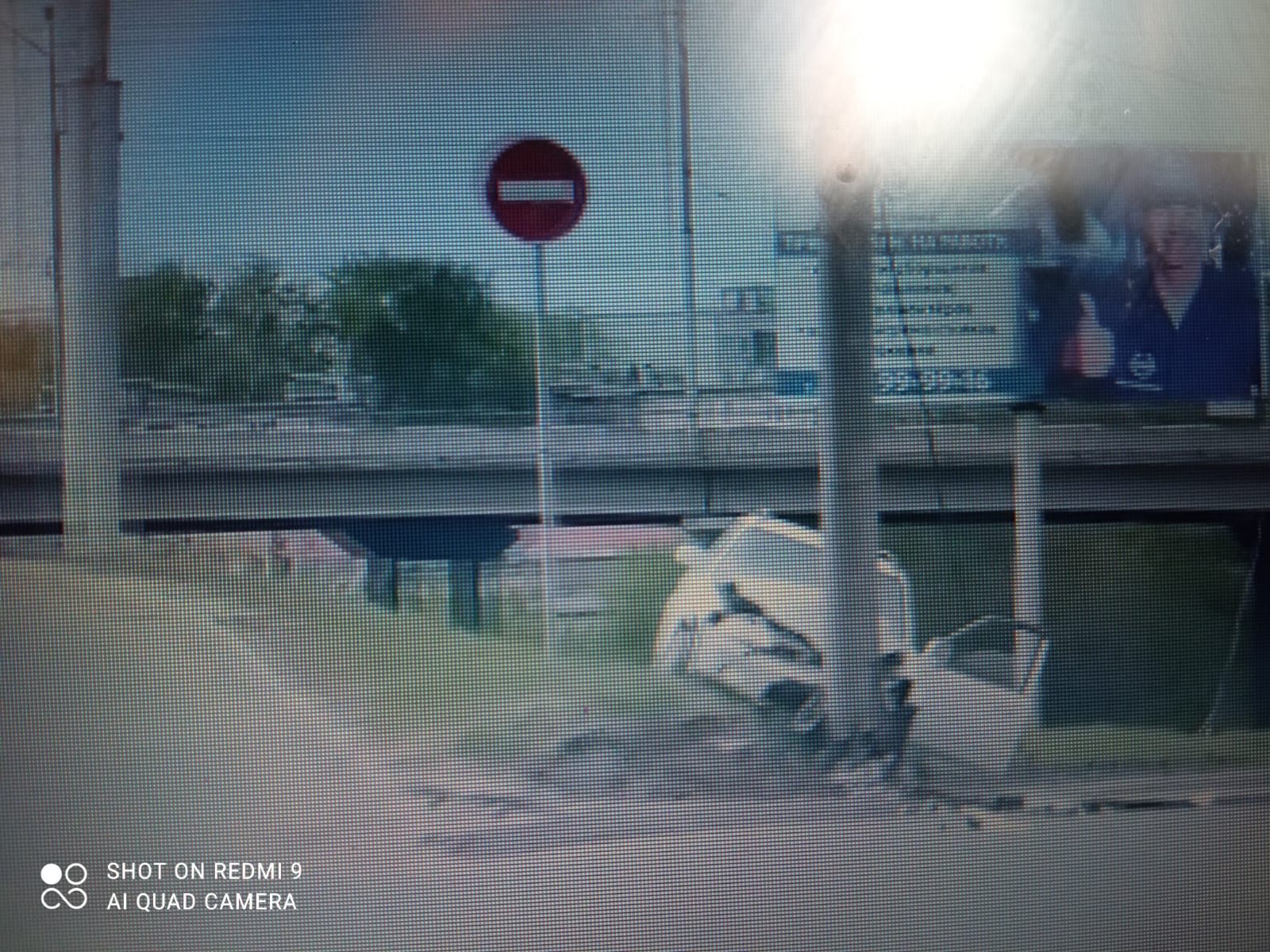 В Пензе на Беляева автомобиль на полном ходу въехал в столб