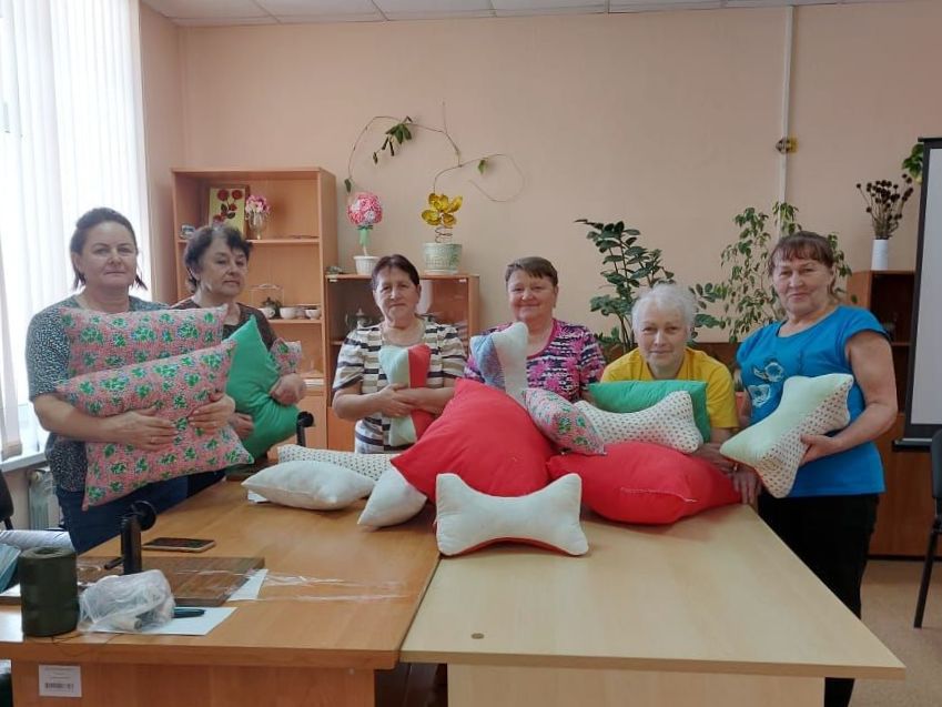 Пензенские активисты приготовили витаминный чай и подушки для бойцов СВО