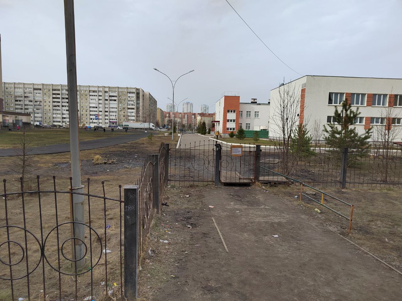 После жалоб пензенцев в школе №77 все же откроют запертую калитку