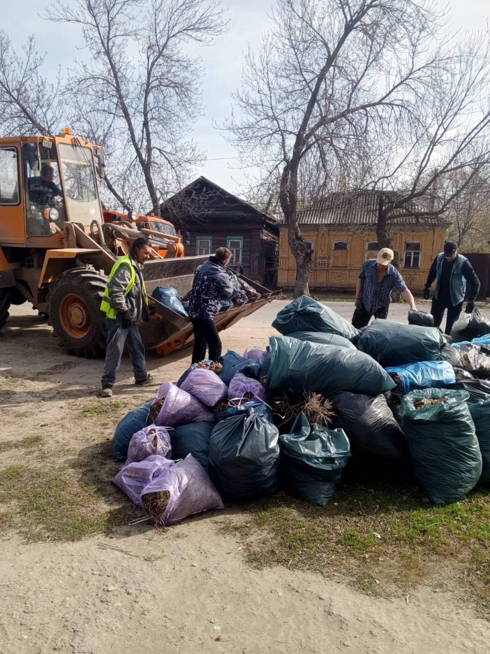 В Кузнецке прошел масштабный городской субботник