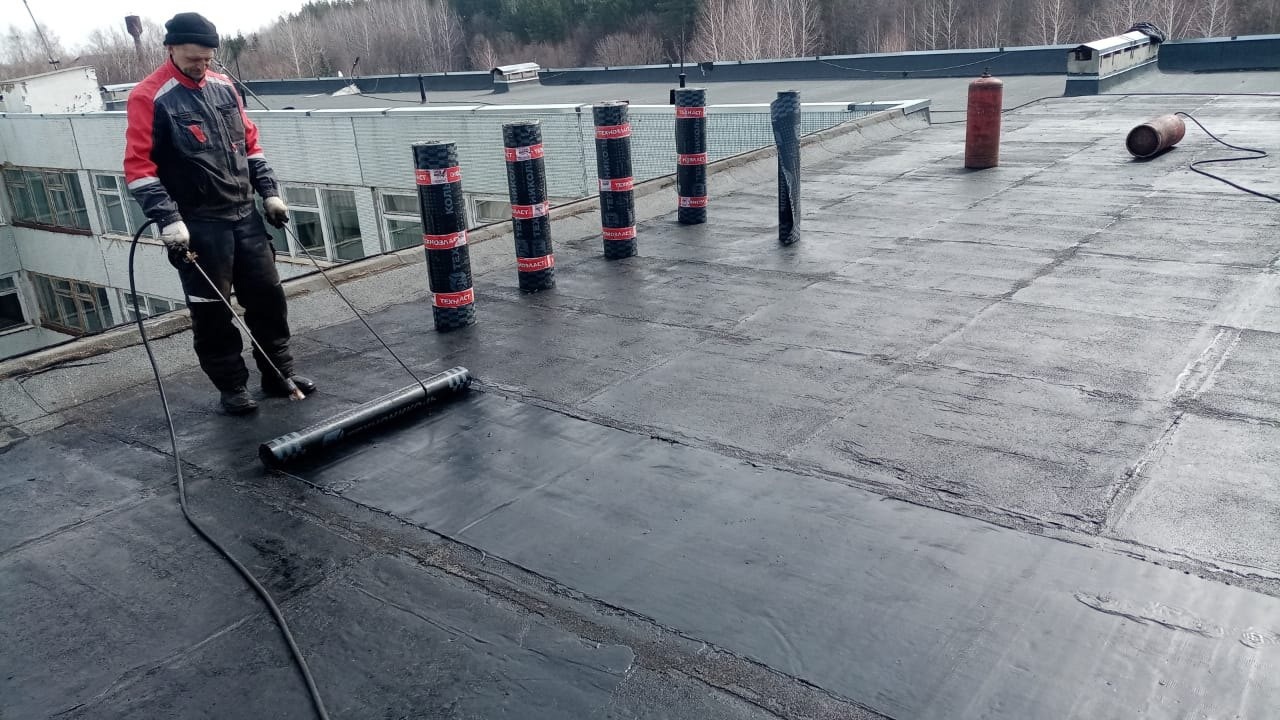 В Сердобске начали ремонтировать протекающую крышу у школы №6