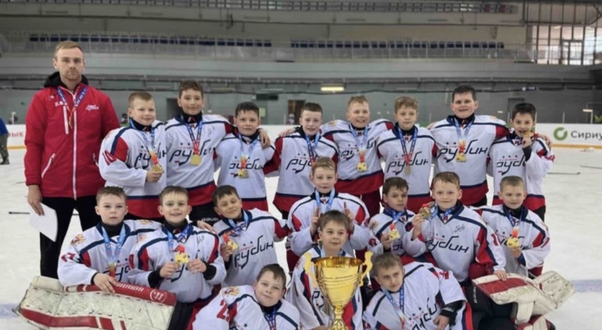 Юные хоккеисты из Кузнецка победили во Всероссийском турнире в Сочи