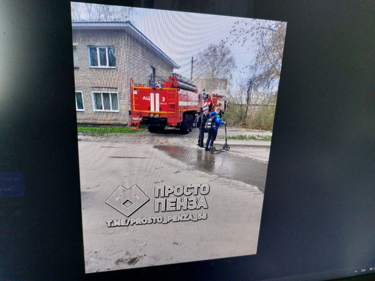 В Пензе 10 пожарных выехали тушить горящий гараж