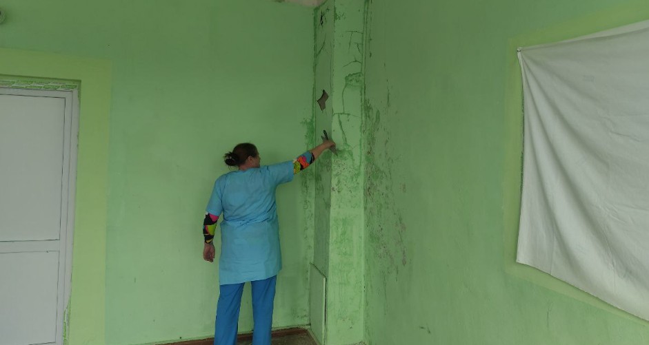 В больнице Лопатинского района приступили к косметическому ремонту