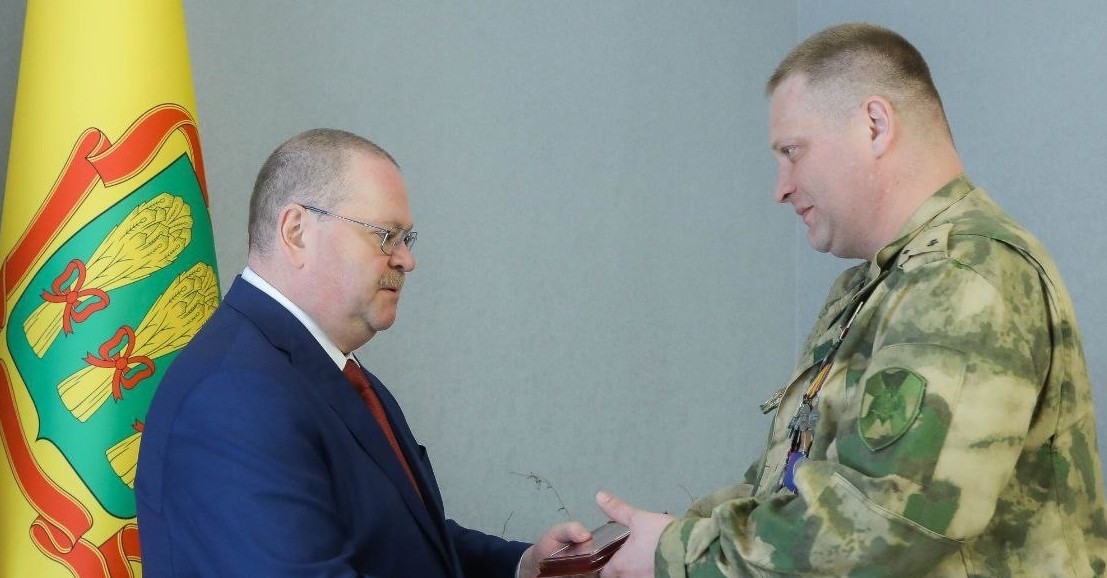 Олег Мельниченко наградил участника СВО орденом Мужества