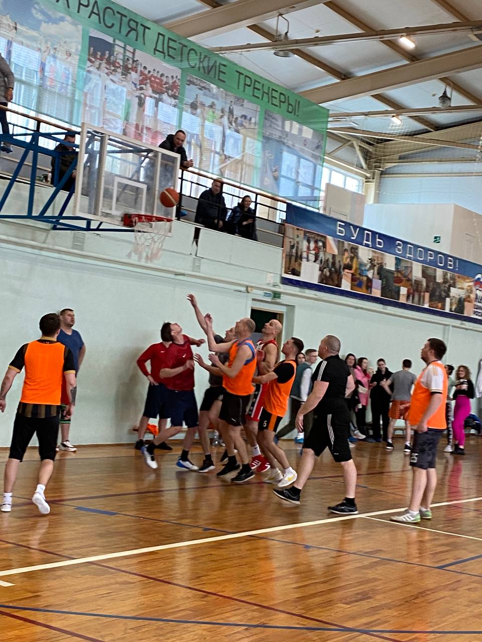 Весенний этап Дионисиады открыли соревнованиями по баскетболу