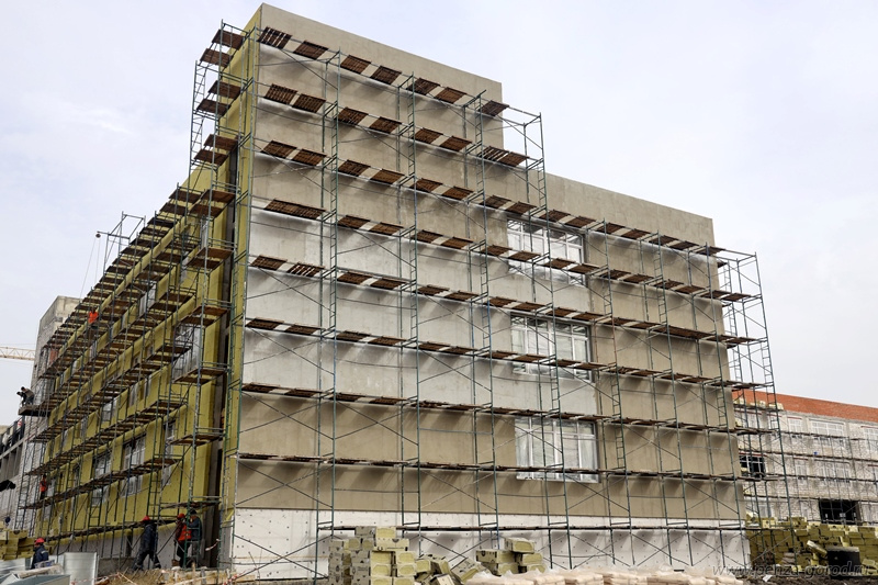 В пензенской Заре школу строят почти 150 рабочих