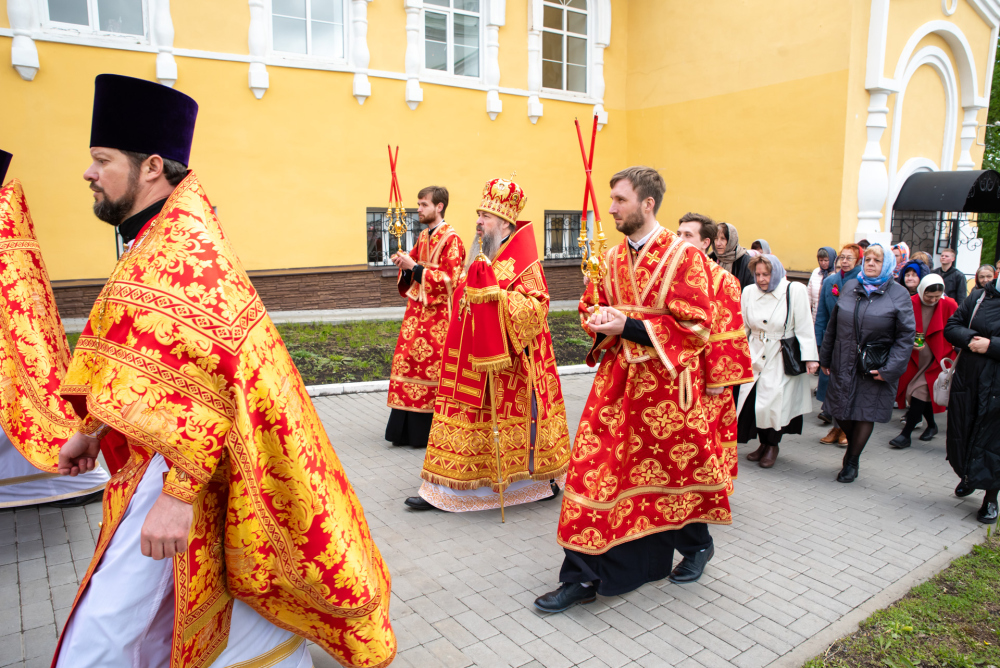 В день Антипасхи митрополит Серафим возглавил крестный ход