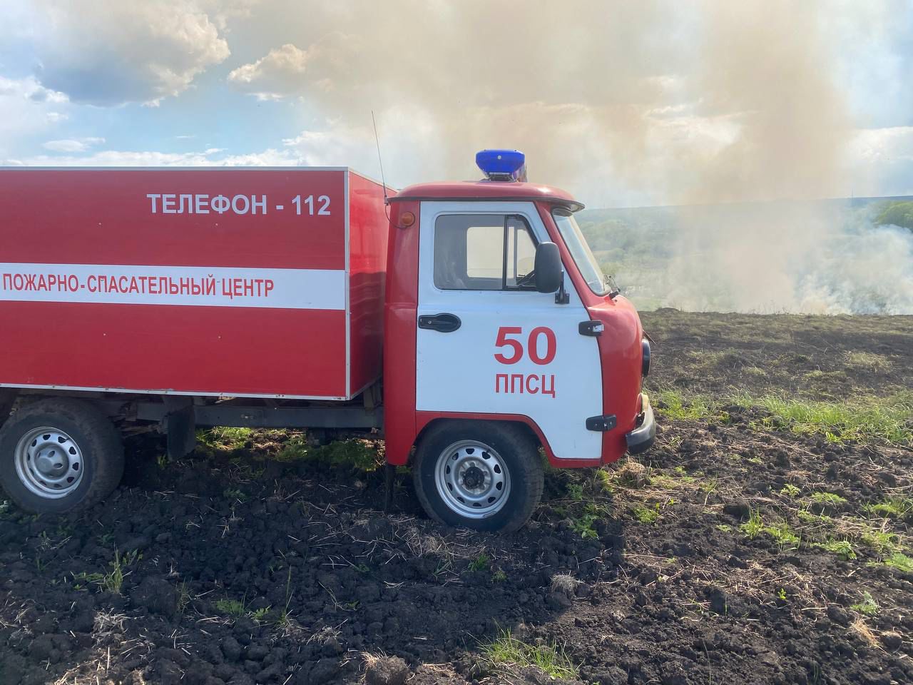 В Пензенском районе сухая трава загорелась на площади 150 квадратов