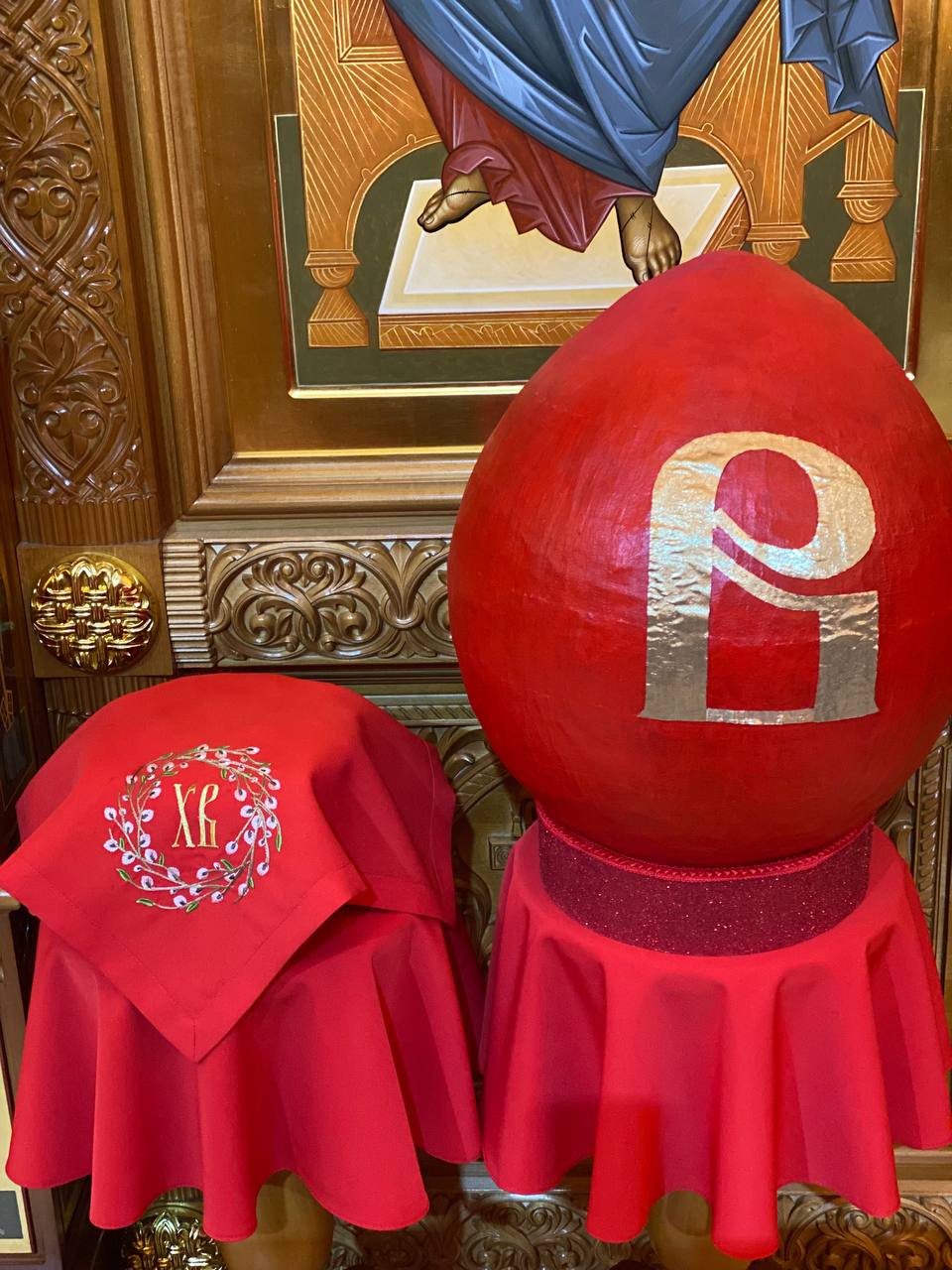 Пензенские храмы в Пасху украсили живыми цветами и пасхальными яйцами