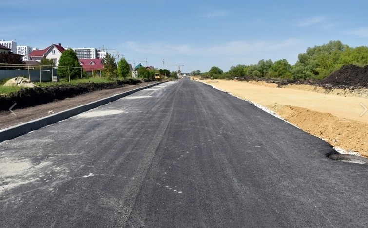 В Пензе на строящейся дороге в Дальнем Арбеково уложили первый слой асфальта