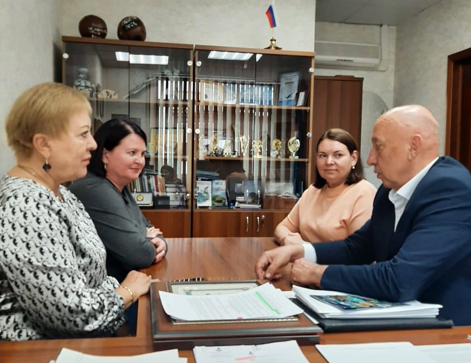 Ольга Чистякова принимает участие в Форуме, проходящем в Южно-Сахалинске