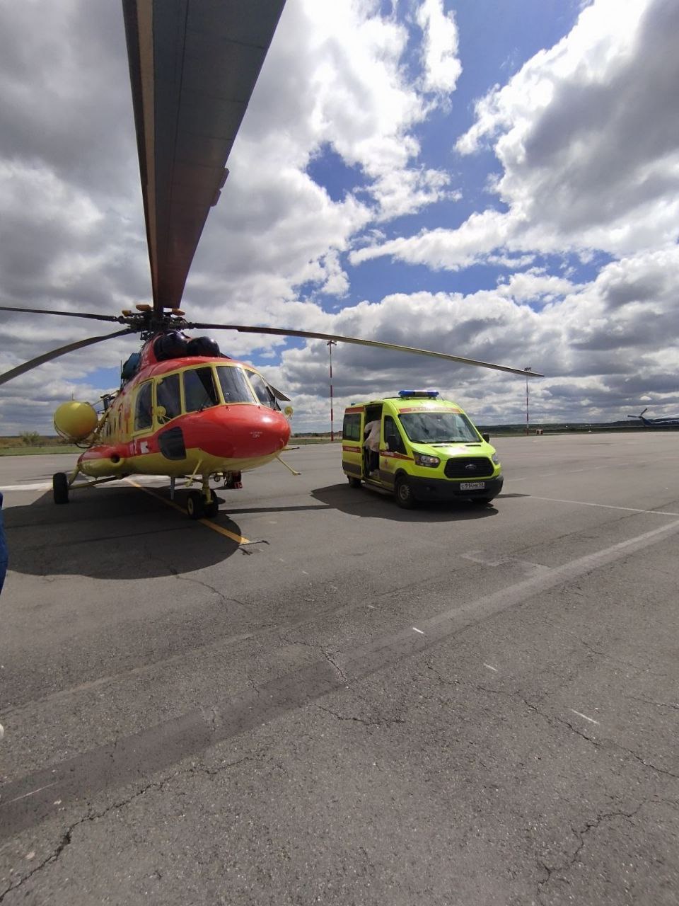 В Пензенскую больницу вертолетом доставили семидневного малыша