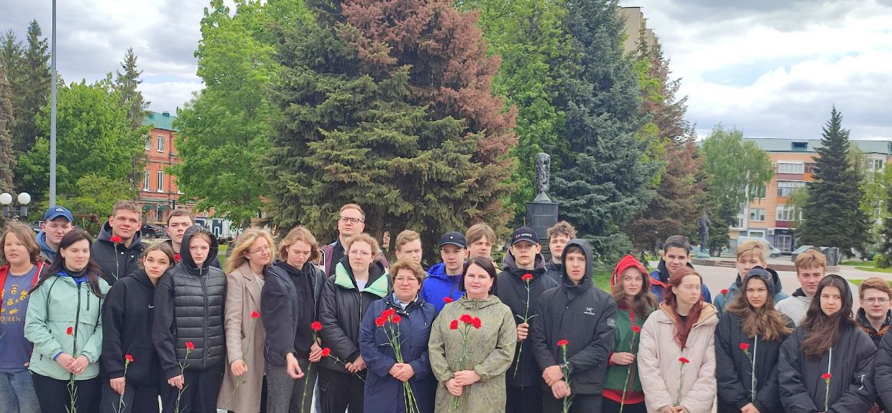 Ольга Чистякова поздравила участников соревнований по плаванию с наступающим Днем Победы