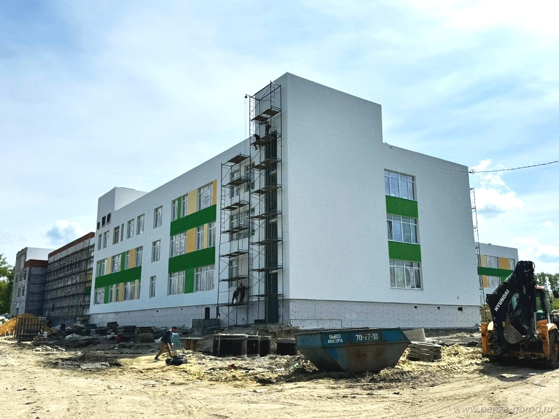 Школа на 1100 мест в Заре построена на 56%