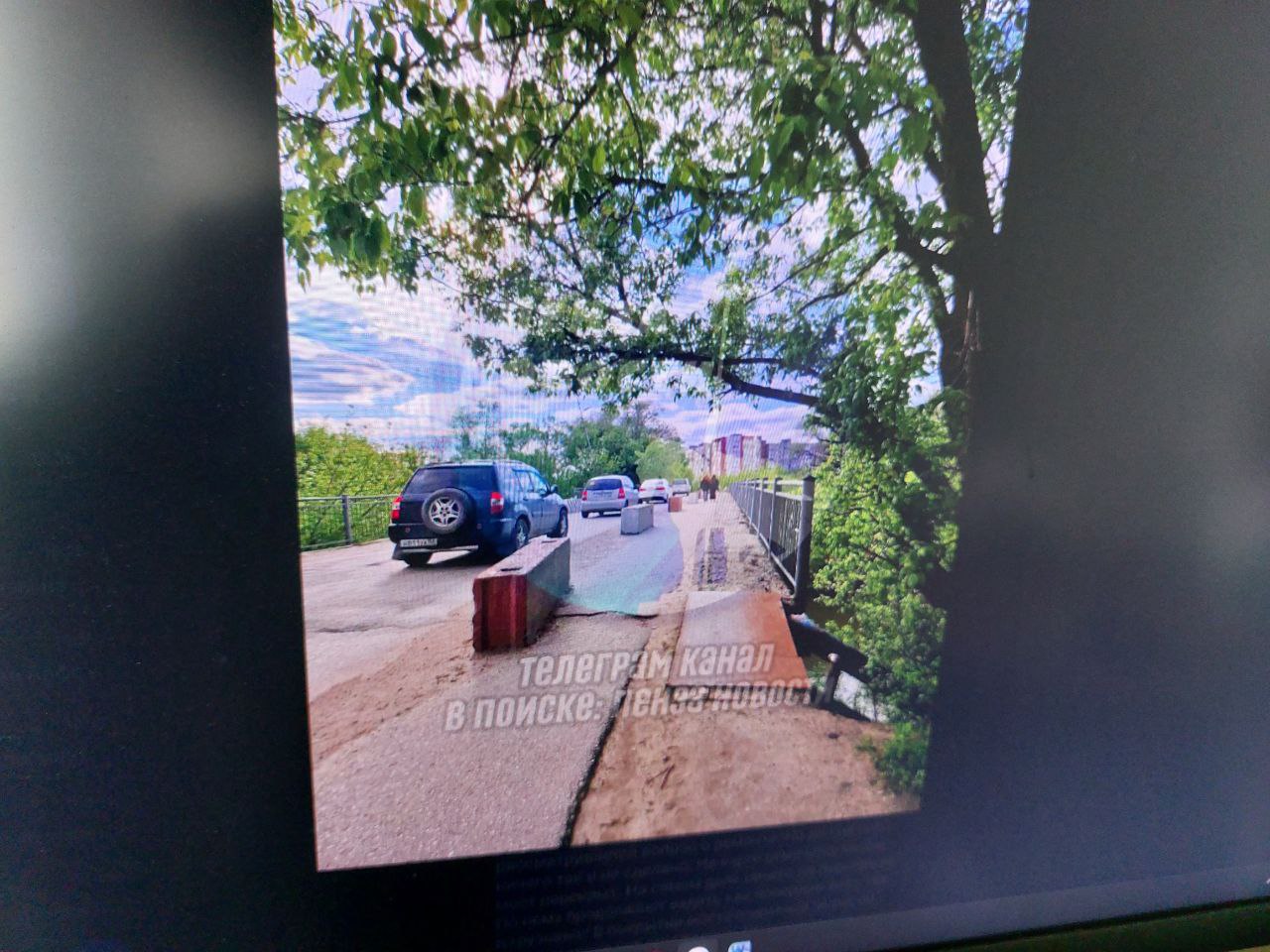 В Пензе машины продолжают ездить по аварийному мосту на Токарной