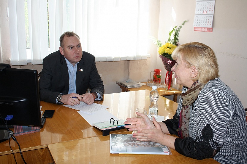 Владимир Вдонин помог обустроить игровую площадку в детсаду Спасского района