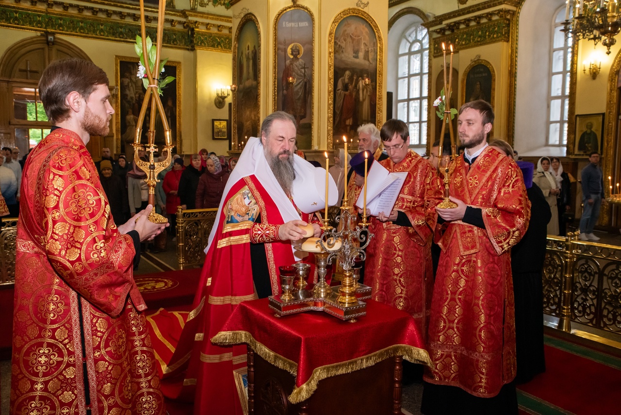 Митрополит Серафим совершил всенощное бдение в Успенском соборе Пензы