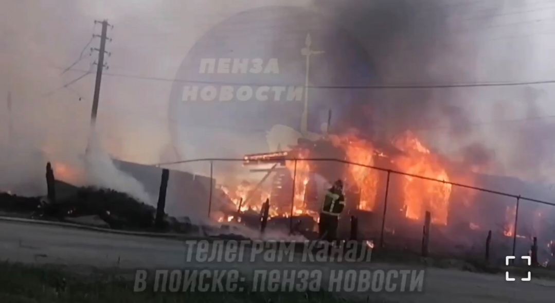 На тушение жуткого пожара в Сосновоборске ушло около 4 часов