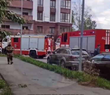 Два пожарных расчета, реанимобиль и полиция приехали из-за возгорания на Шмидта