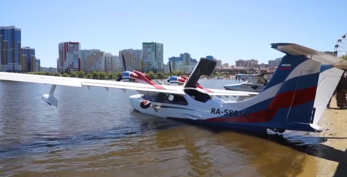 Олег Мельниченко высоко оценил праздник — гидроавиаслет «Крылья Спутника»