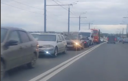 В Пензе образовалась гигантская пробка от автовокзала до Шуиста из-за ДТП